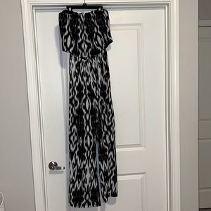 Black and white print jumpsuit size large